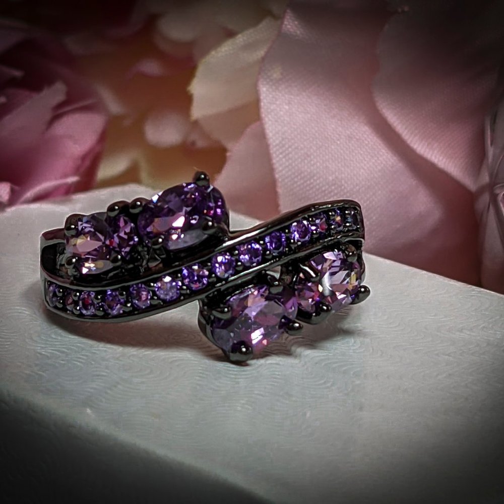 3.7ct Elegant Purple Amethyst 10kt Black Gold ring
